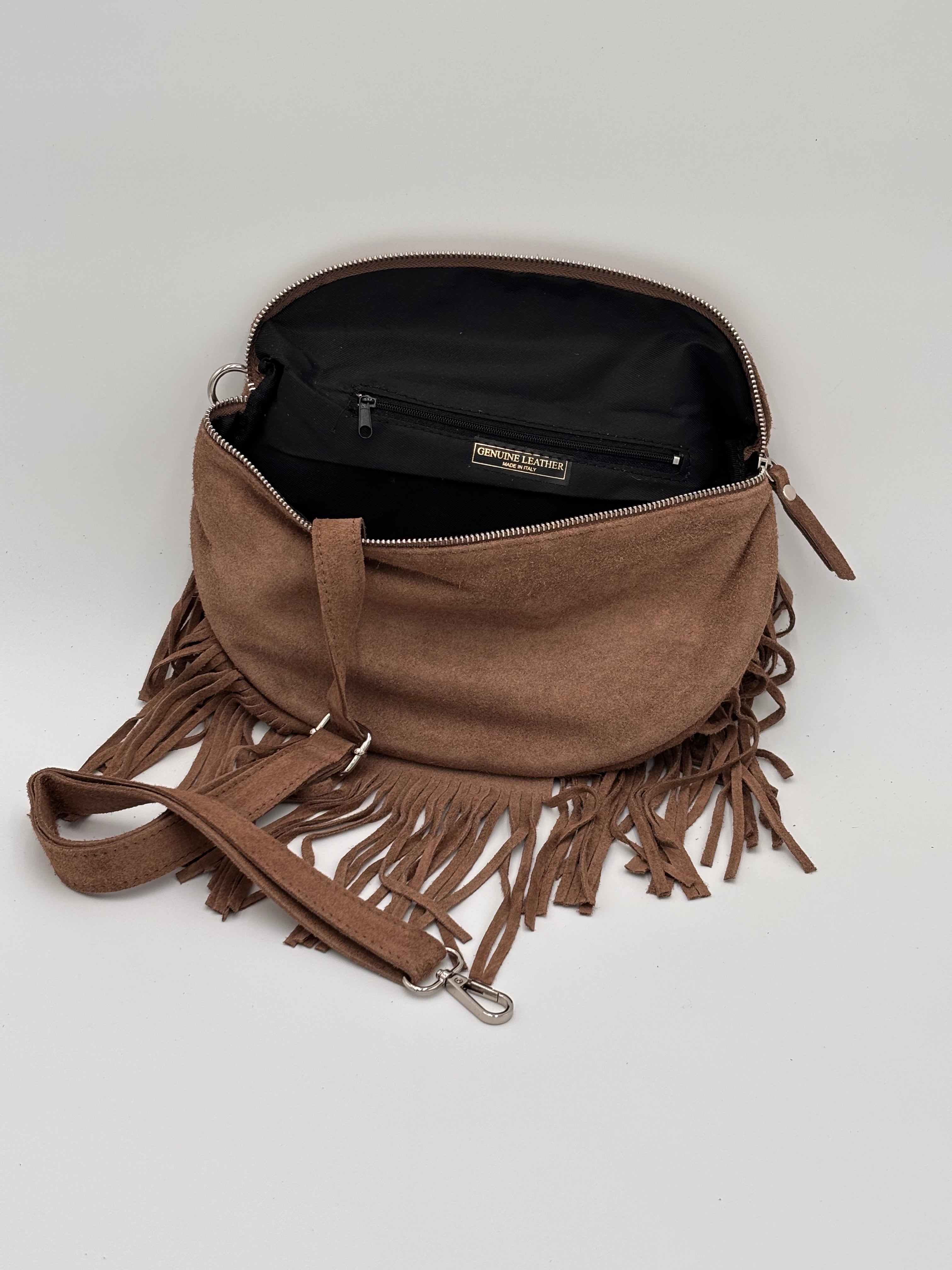 Bolsa de cintura e ombro em camurça, cor taupe