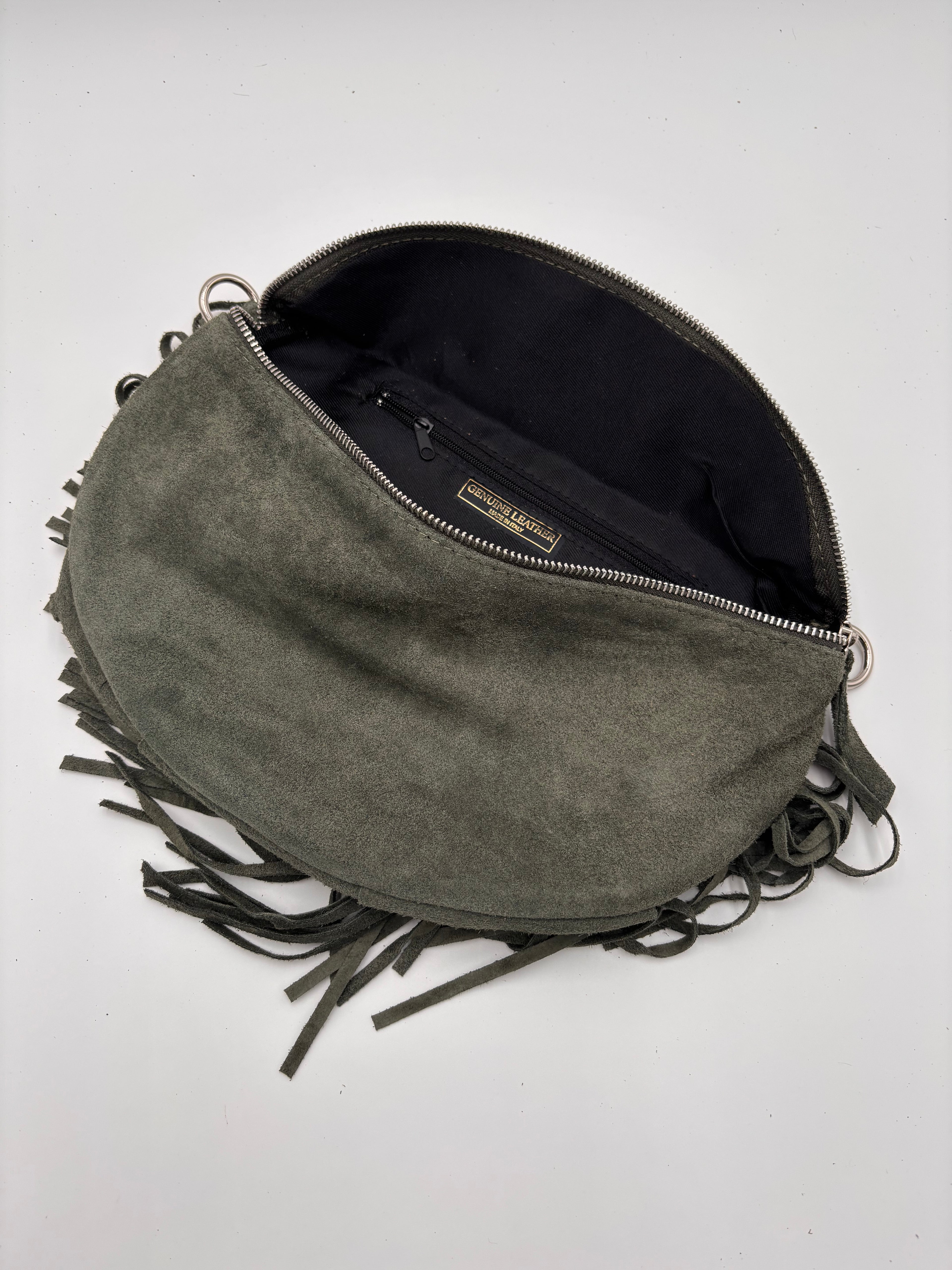 Bolsa de cintura e ombro em camurça verde seco