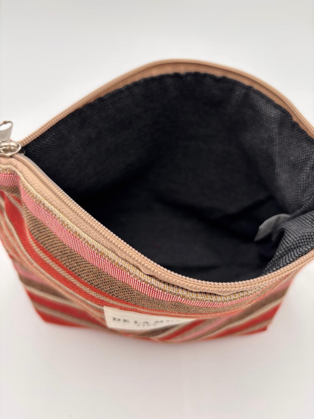 Necessaire De La Mur Estampa Riscas