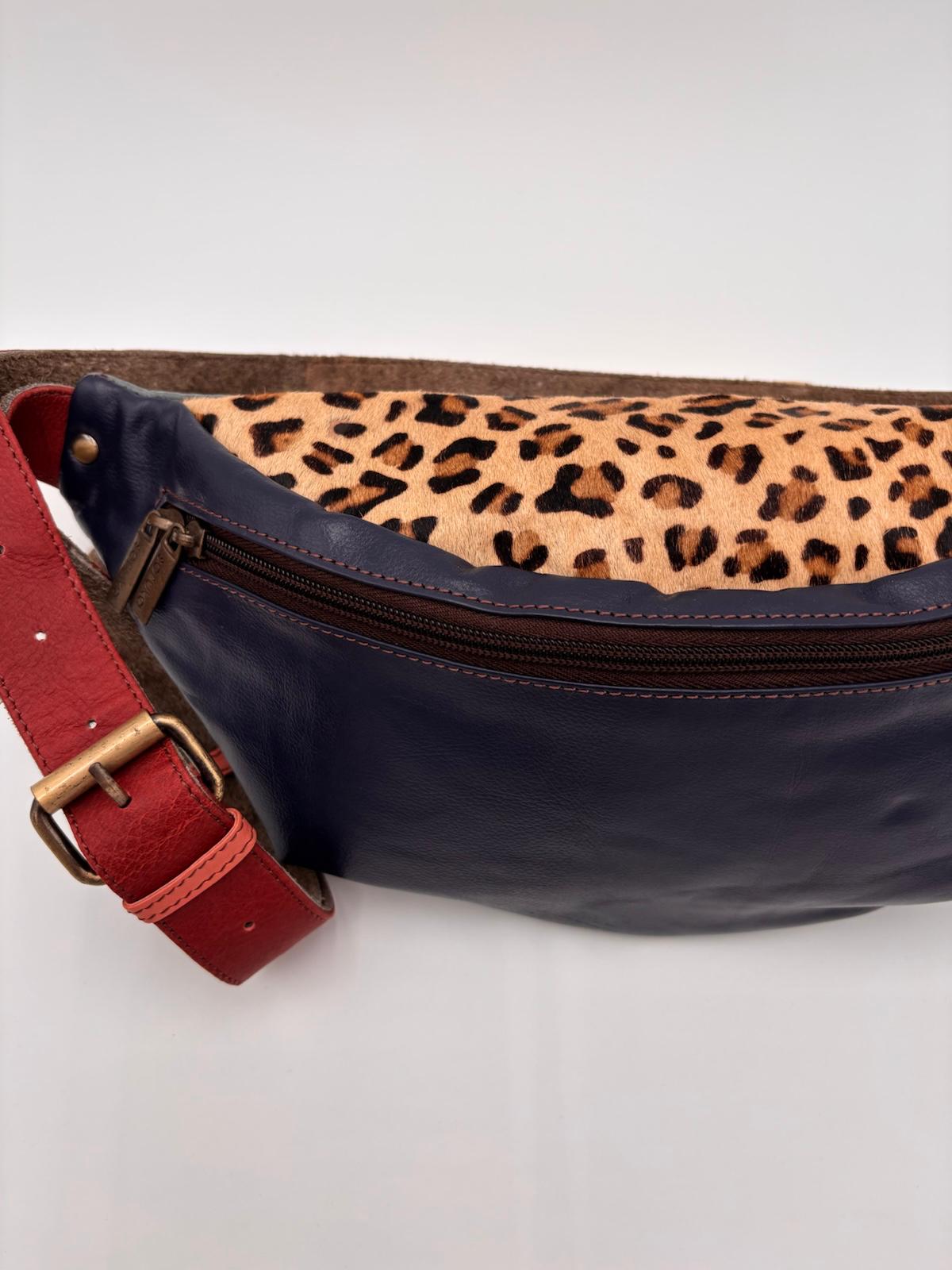 Bolsa de Cintura Animal Print Azul e Vermelho
