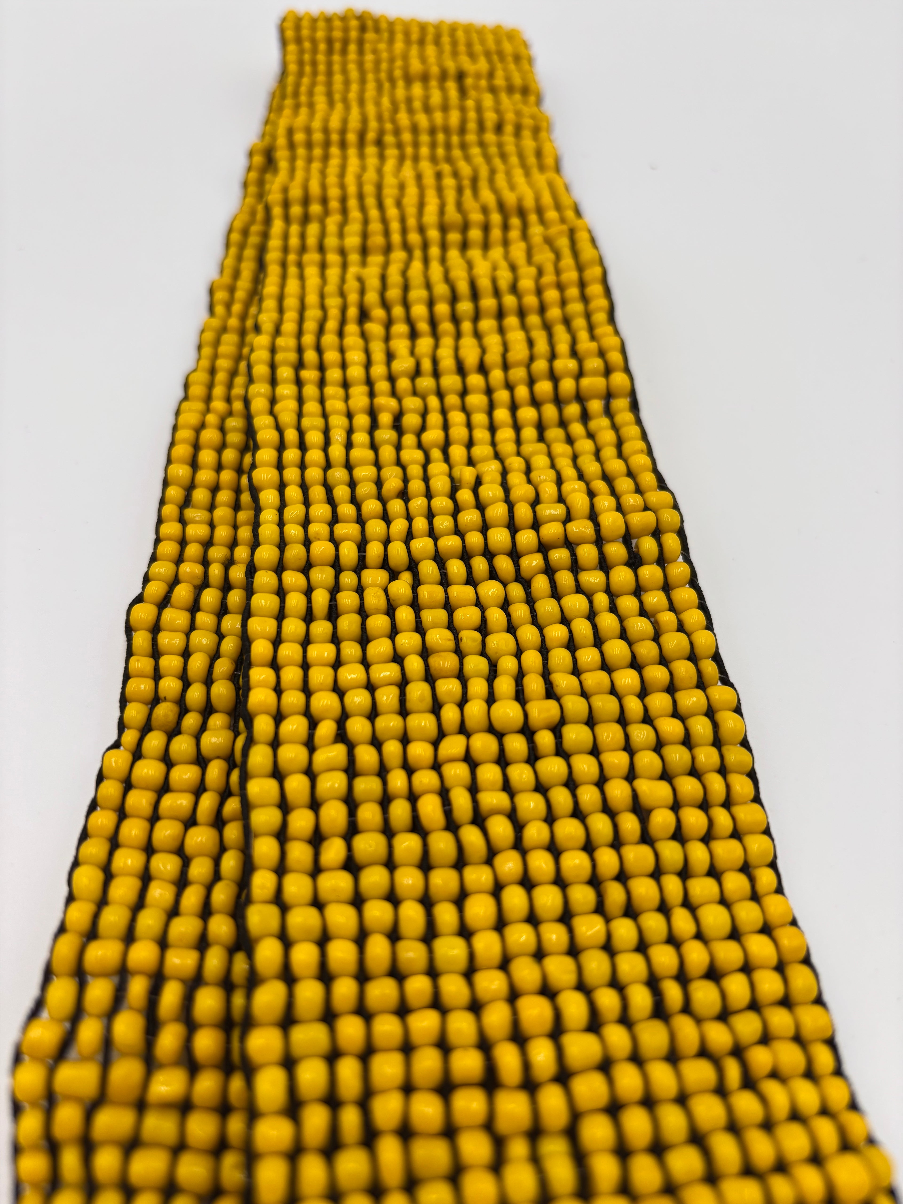 Cinto elástico com contas amarelo