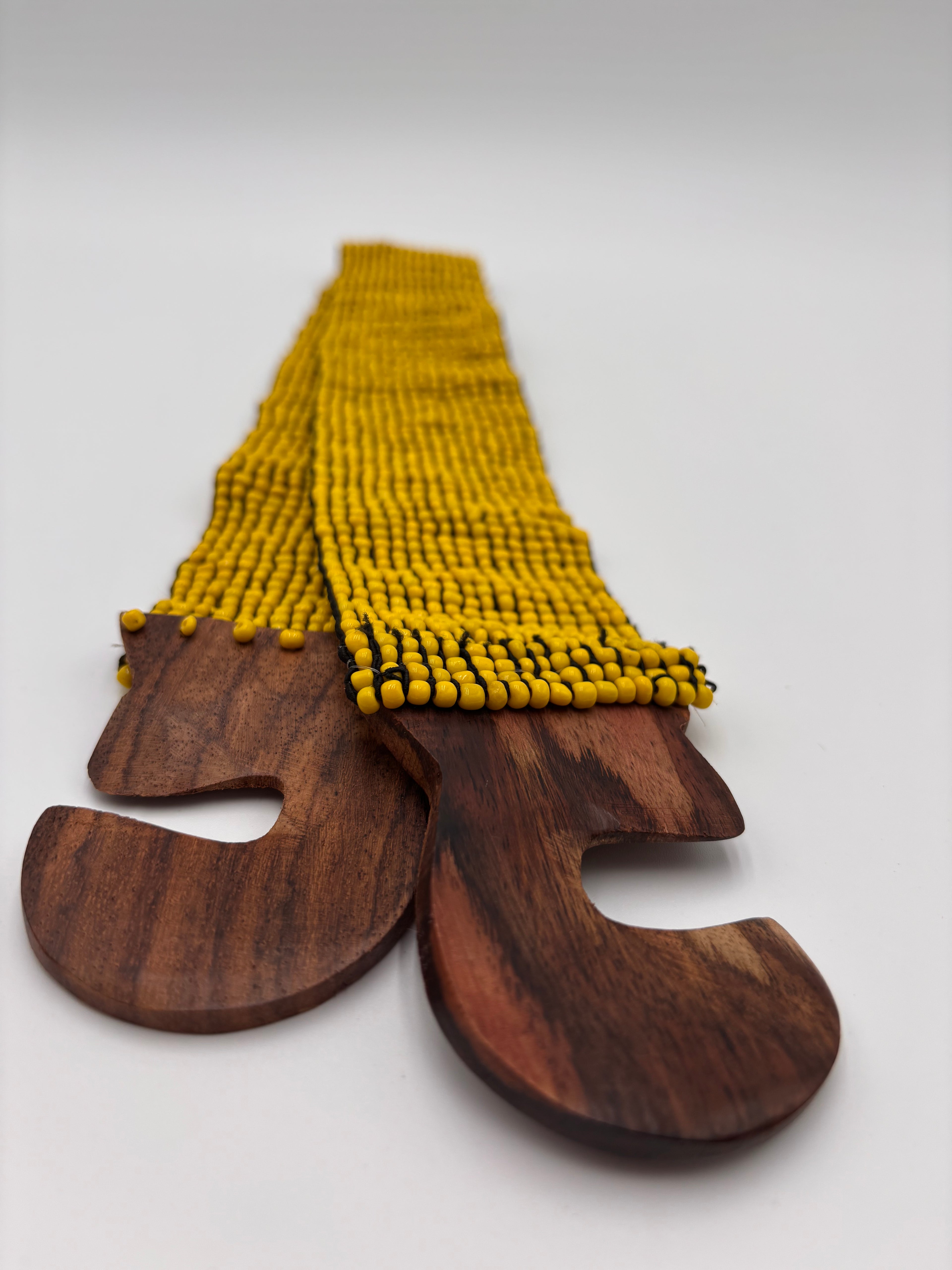 Cinto elástico com contas amarelo