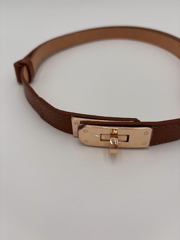 Cinto em pele ajustável castanho